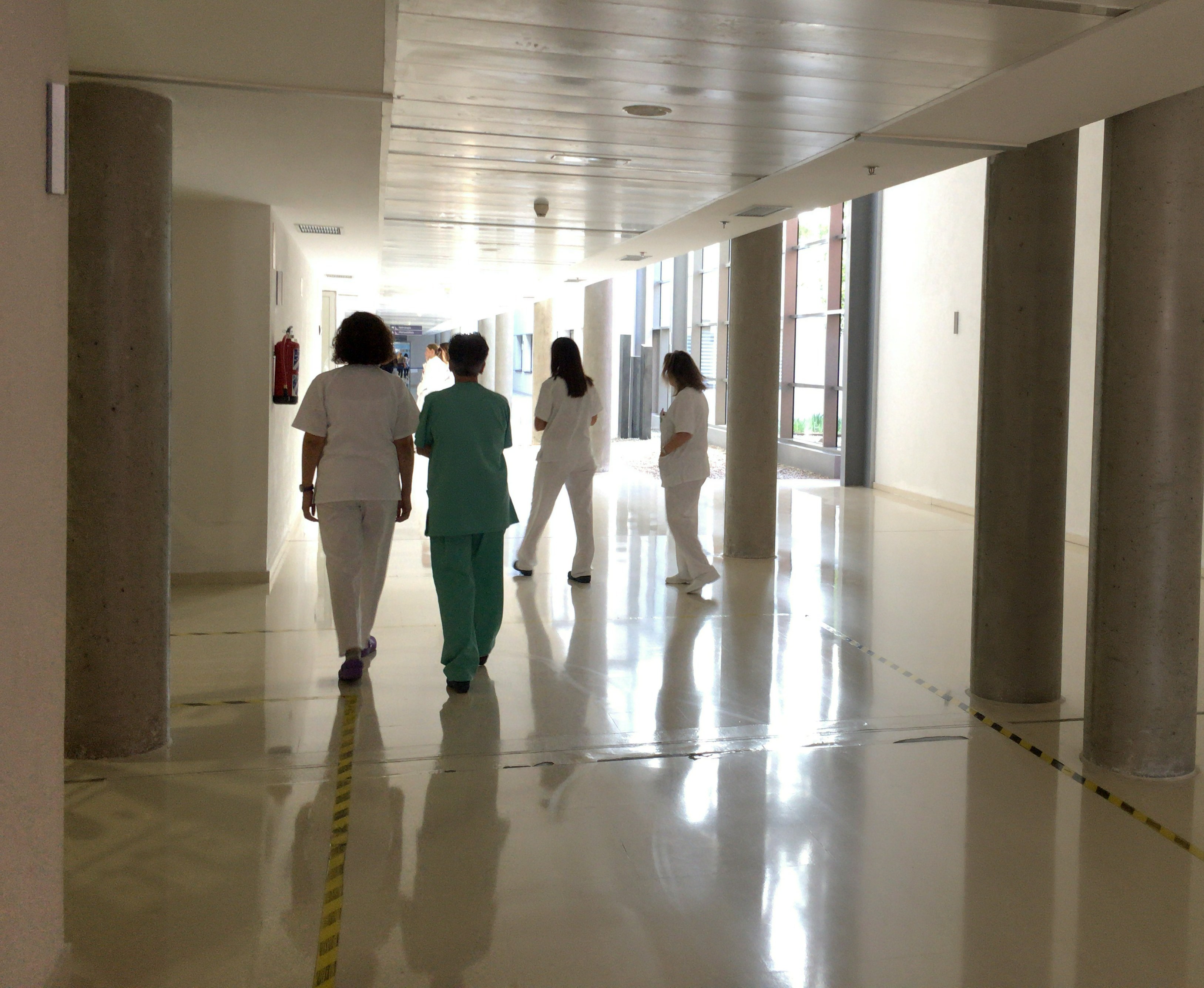 Enfermeras en pasillo