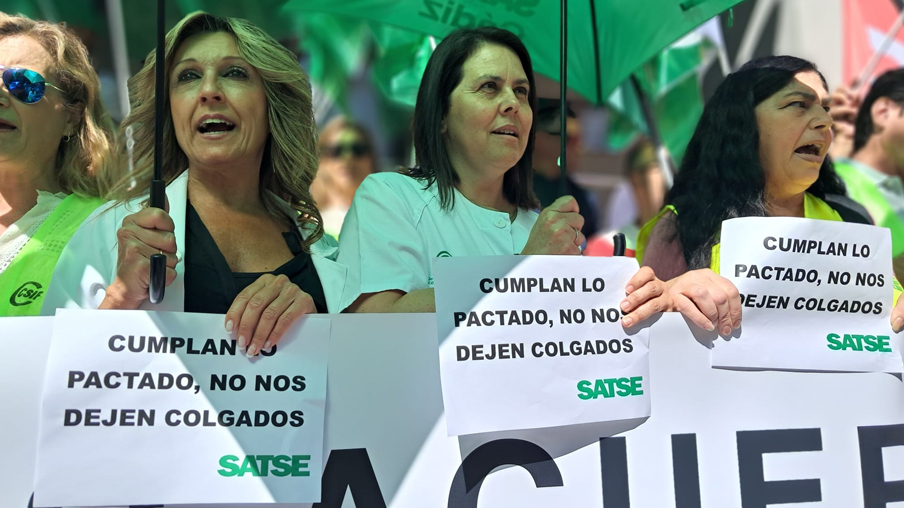 Protesta ante Delegación Salud en Cádiz por falta acuerdo AP y Carrera 