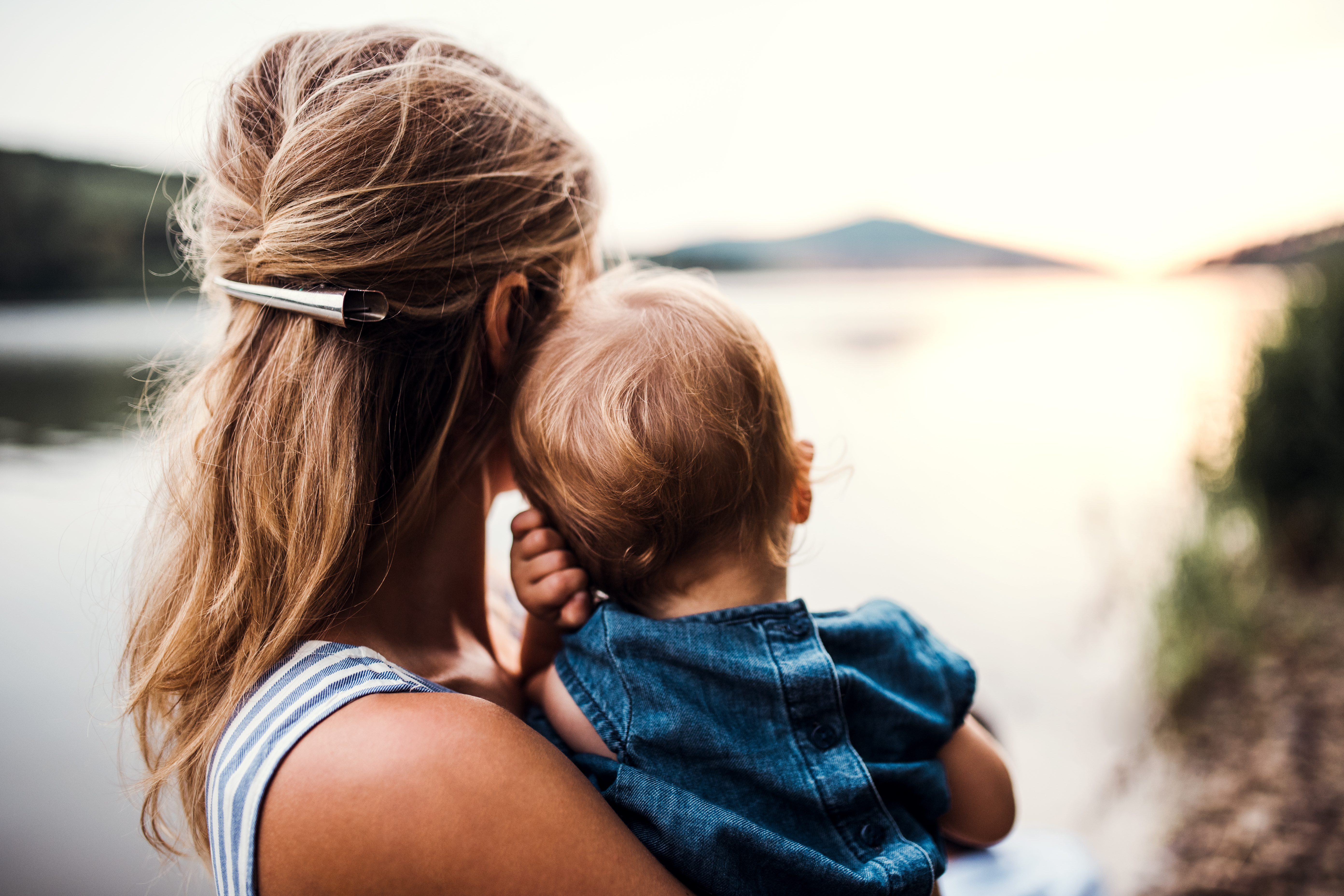 Madre con hija pequeña