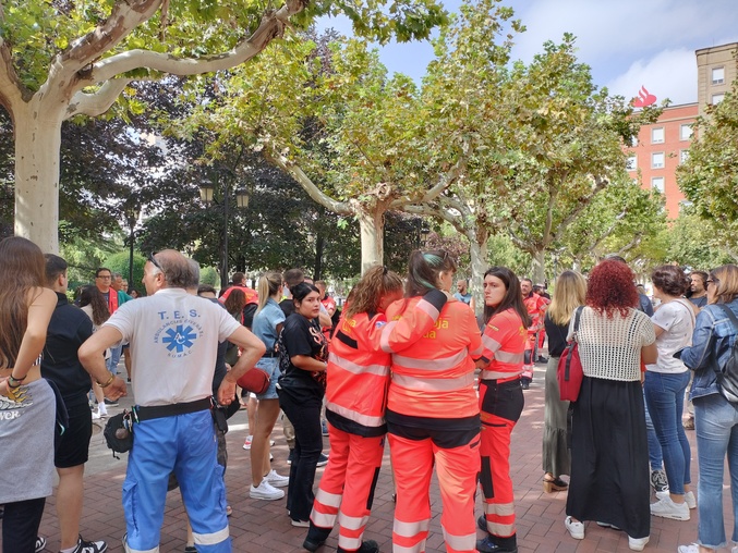 Profesionales de La Rioja Cuida, en la concentración en el Espolón