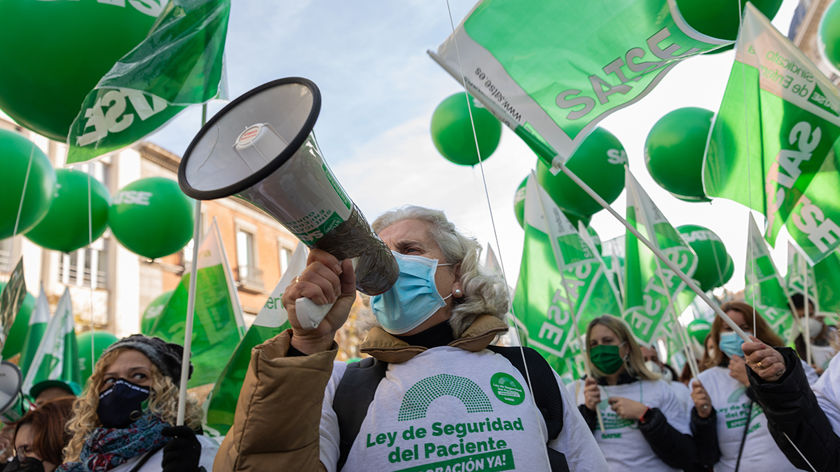 Los profesionales trabajarían con una menor carga laboral, lo que repercutiría positivamente en su salud y seguridad en el trabajo