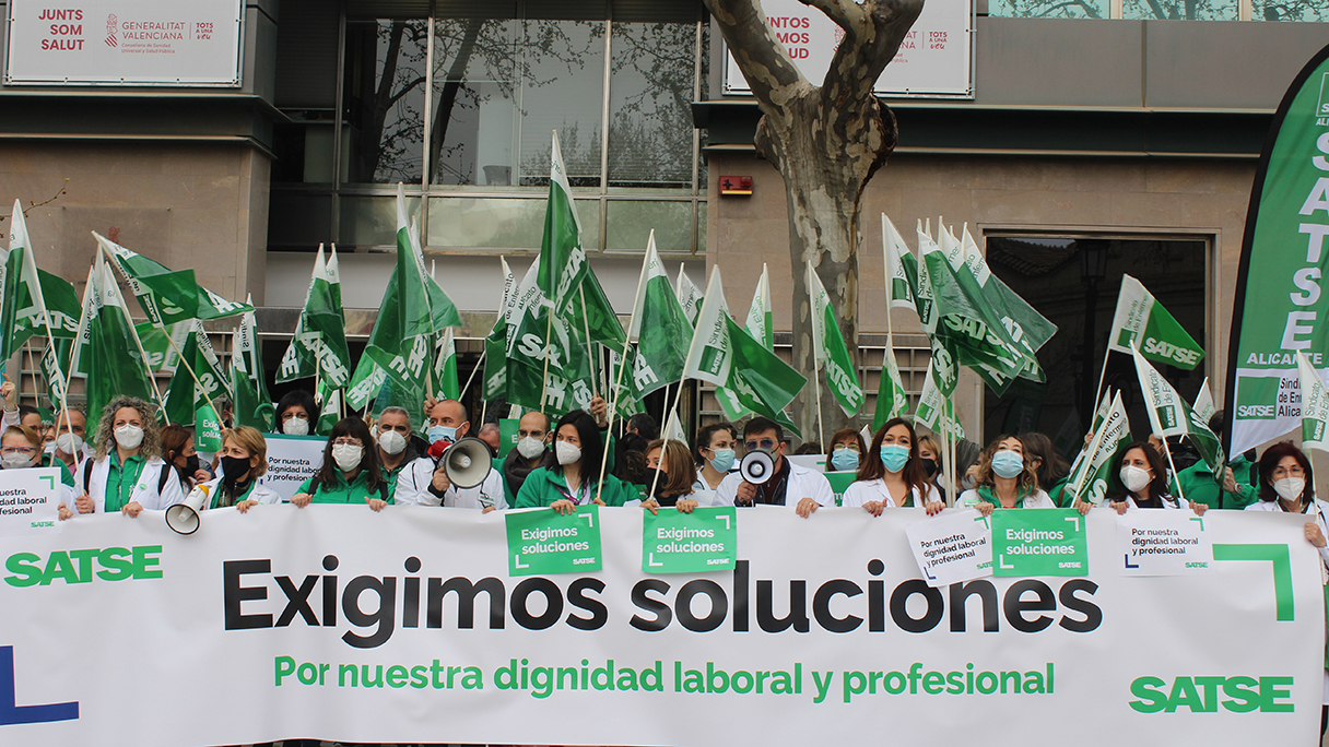 Concentración en las puertas de los centros de salud de Comunidad Valenciana