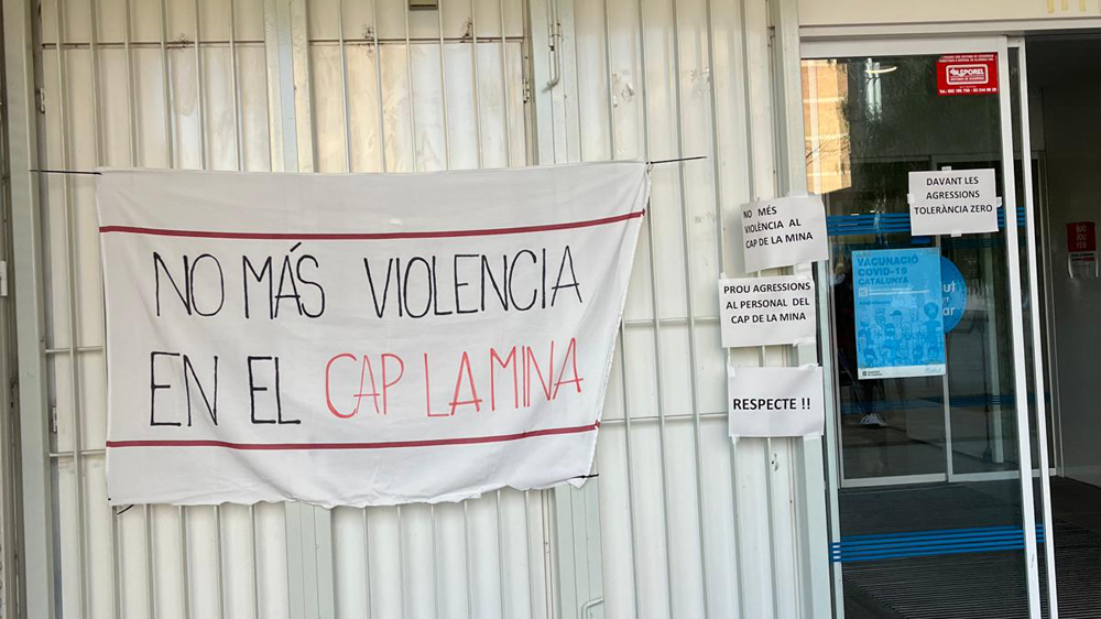 cartel centro de salud pidiendo no más violencia ni agresiones